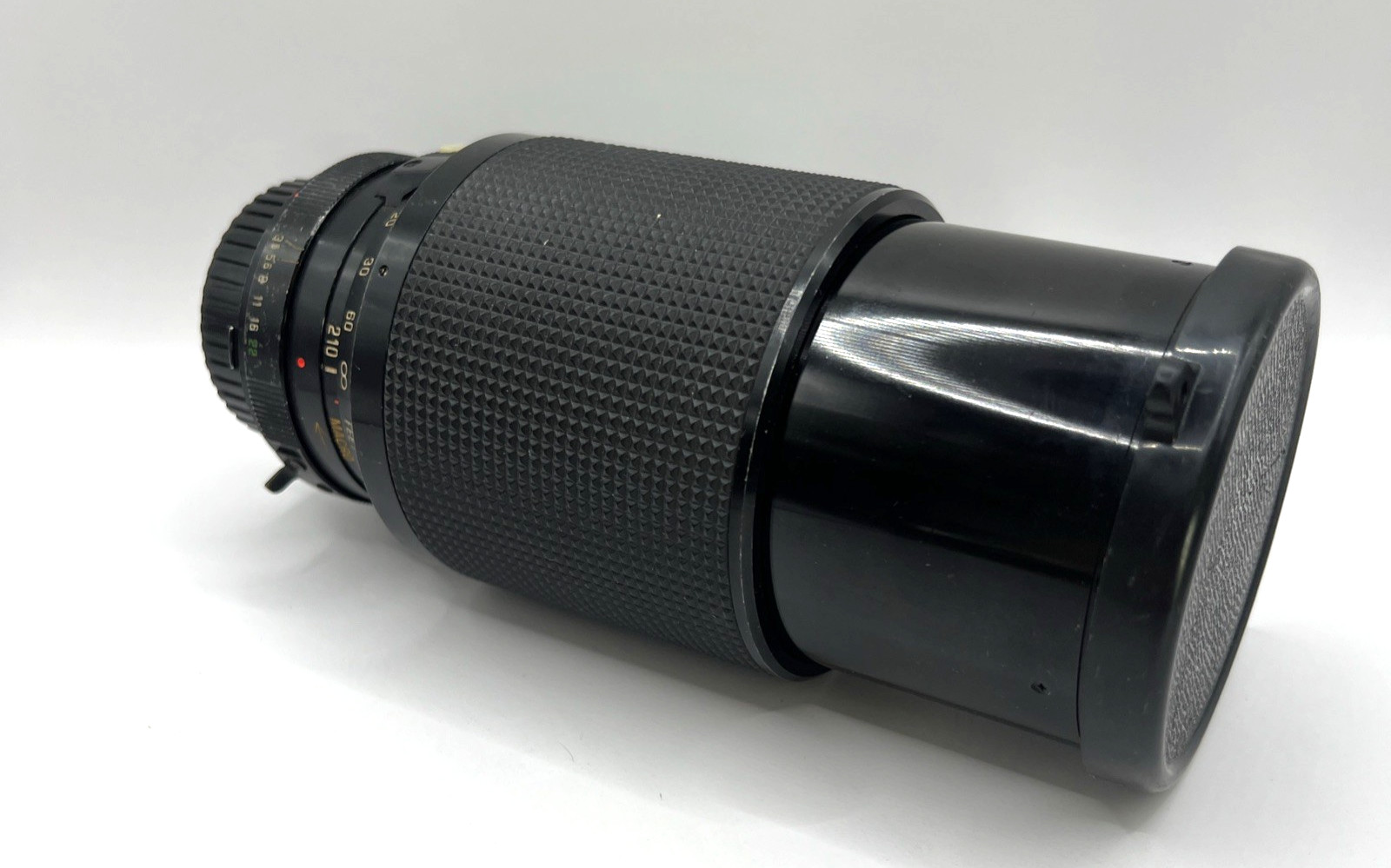 Vivid Series 1 70-210mm 1:35 Macro Focusing Auto Zoom No 22837482 67 MM, VMC