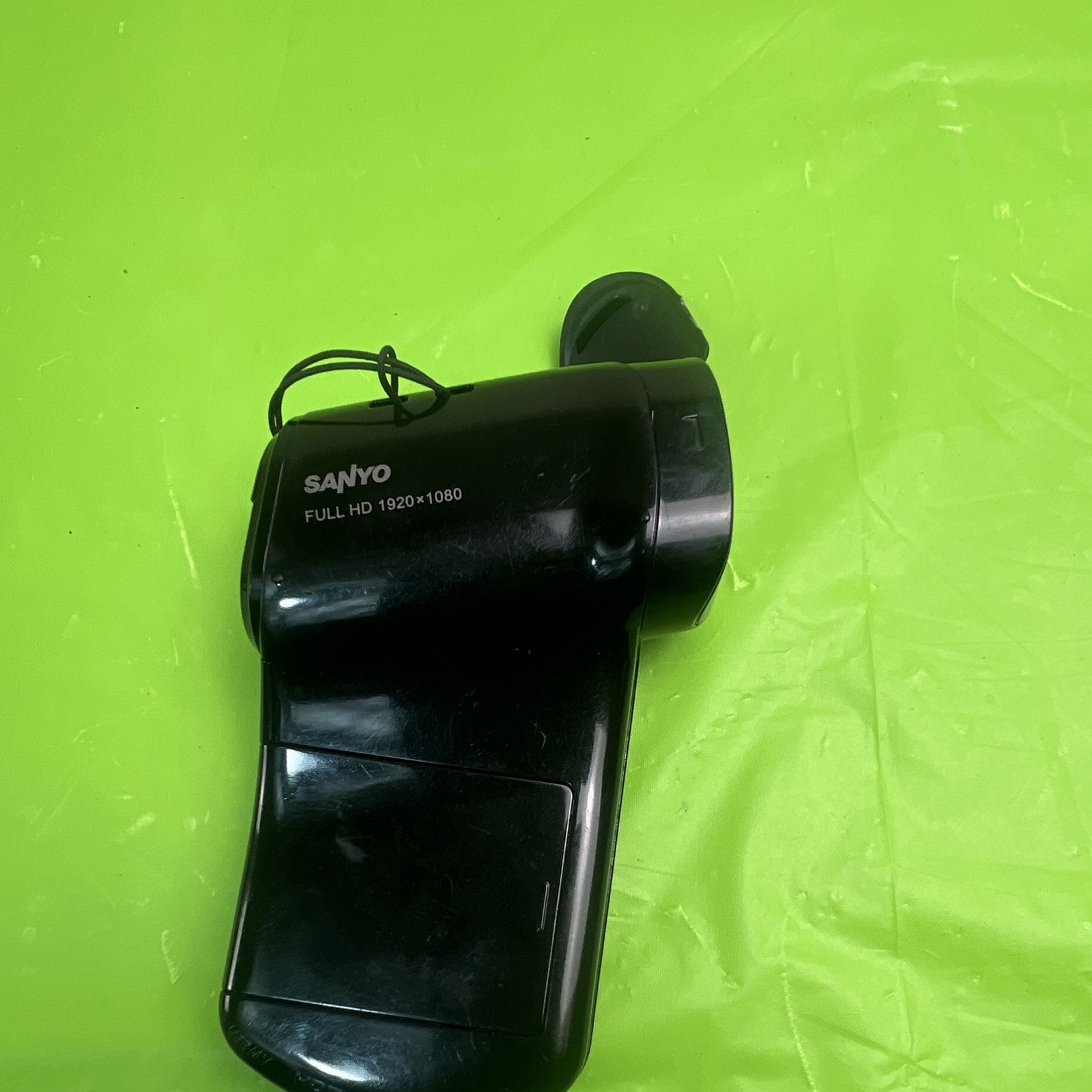 SANYO Xacti Full HD 10MP Handheld Camcorder 5x/20x 2.5in SD USB HDMI