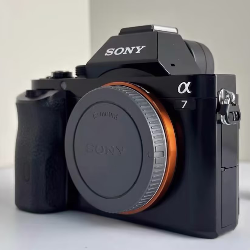 Sony Alpha A7 24.3MP Full Frame Mirrorless Digital Camera Body Only 95%NEW