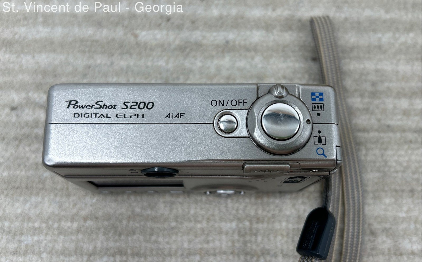 Canon PowerShot Digital ELPH S200 2.0MP Digital Camera W SD Batteries & Chargers