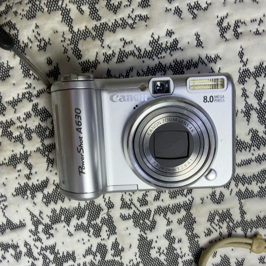 Canon PowerShot A630 Digital Camera 8 MP 4X Optical Zoom Tiltable Screen Silver