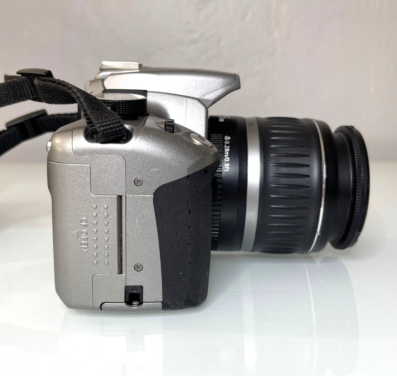 Canon EOS Digital Rebel XT 350D 8MP DSLR Camera w/ EFS 18-55mm Lens