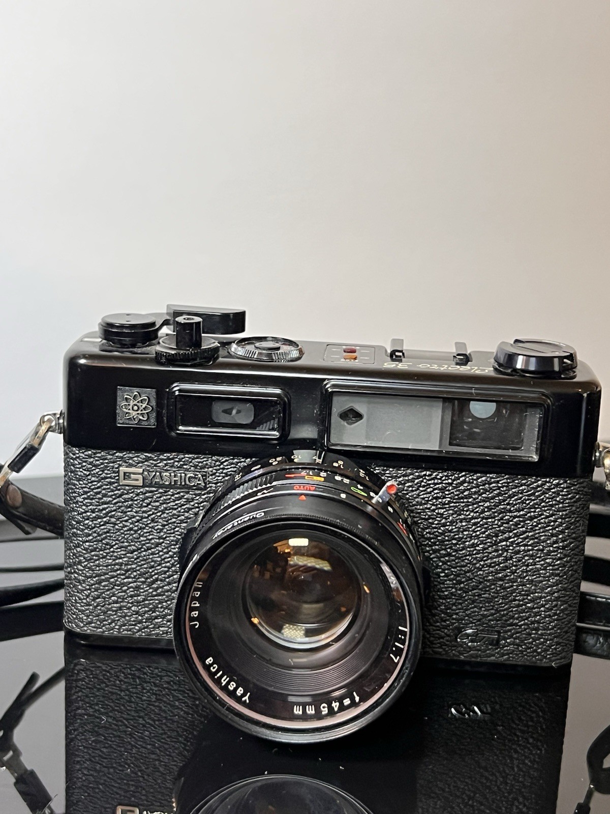 NEAR MINT Yashica Electro 35 GT 35mm Rangefinder Film Camera Black w/ 45mm f/1.7