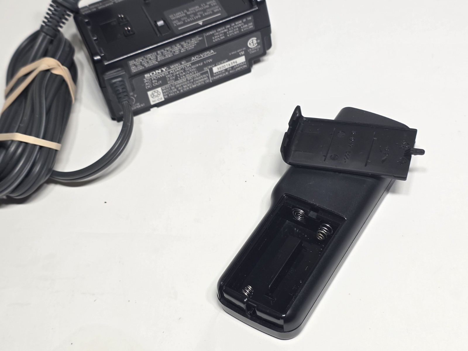 SONY AC-V60A Handycam 8 Video Camera Power Adapter Remote RMT-509 RFU-90UC Teste