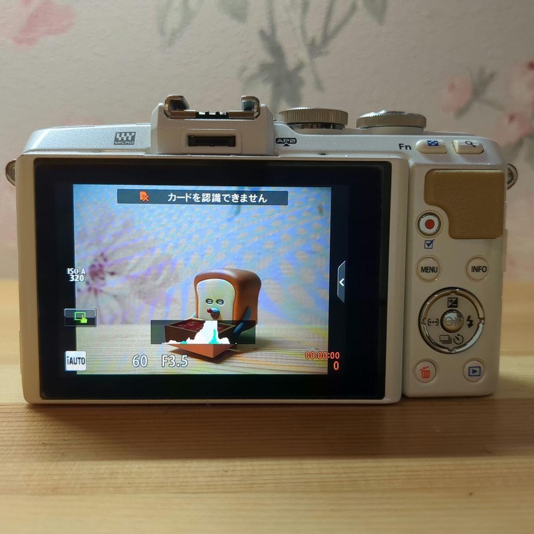 OLYMPUS PEN Lite E-PL7 WHITE Camera