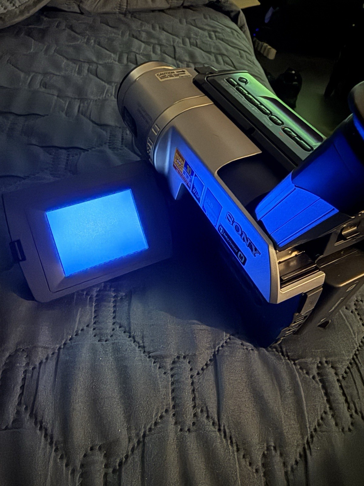 Sony Handycam DCR-TRV140 NTSC Digital 8 w/Nightshot – TESTED W/ Adapter Charger