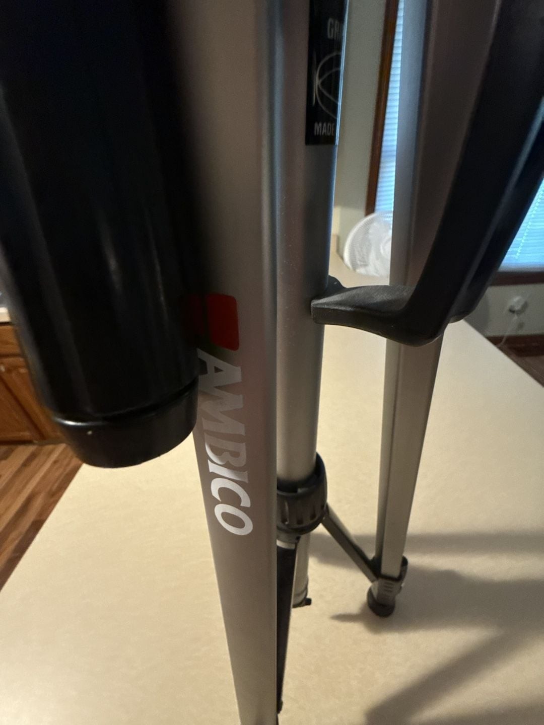 Ambico Aluminum Tripod with Fluid Pan/Tilt Head