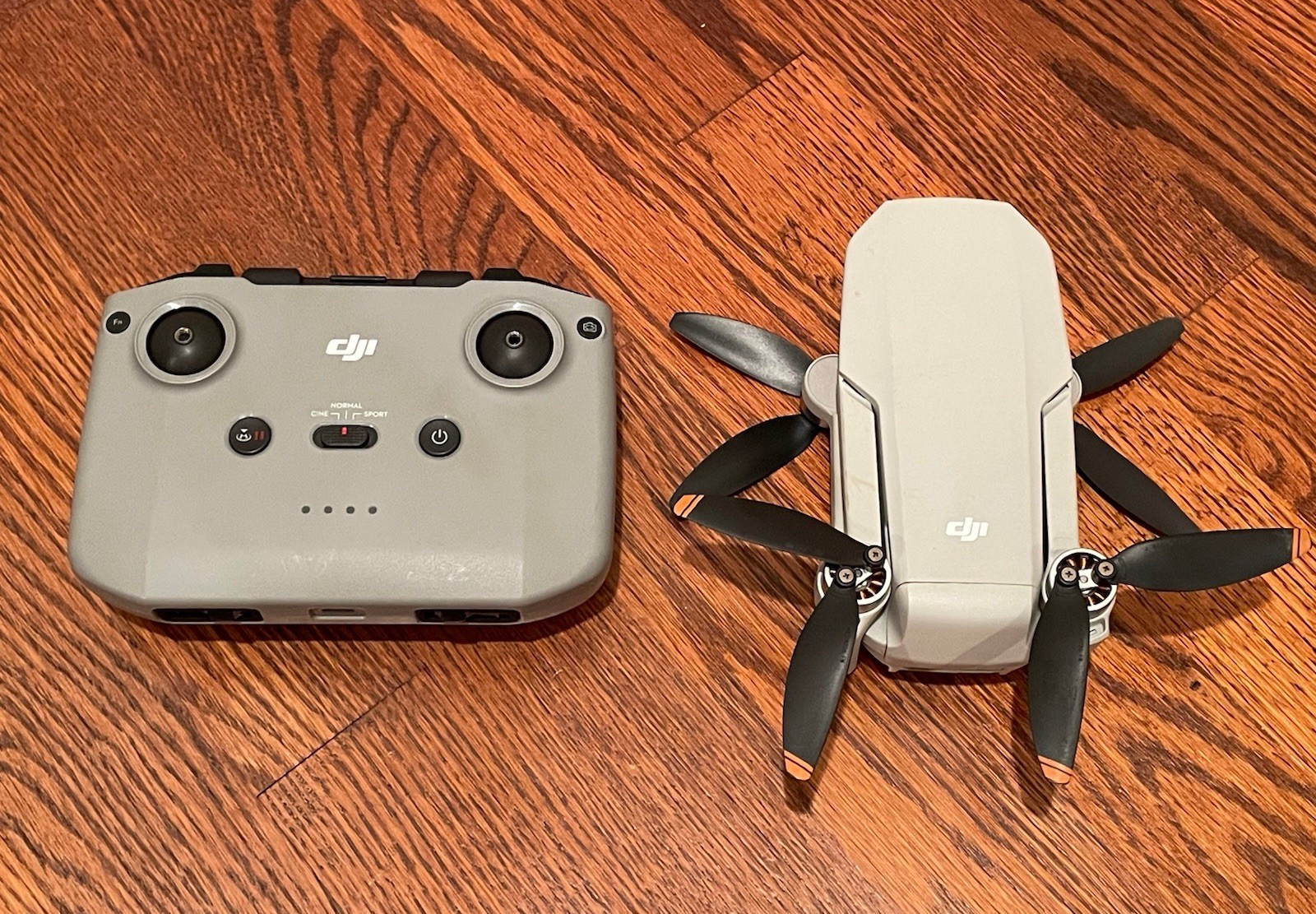 DJI Mini 2 SE Mini Drone W/ Remote Controller
