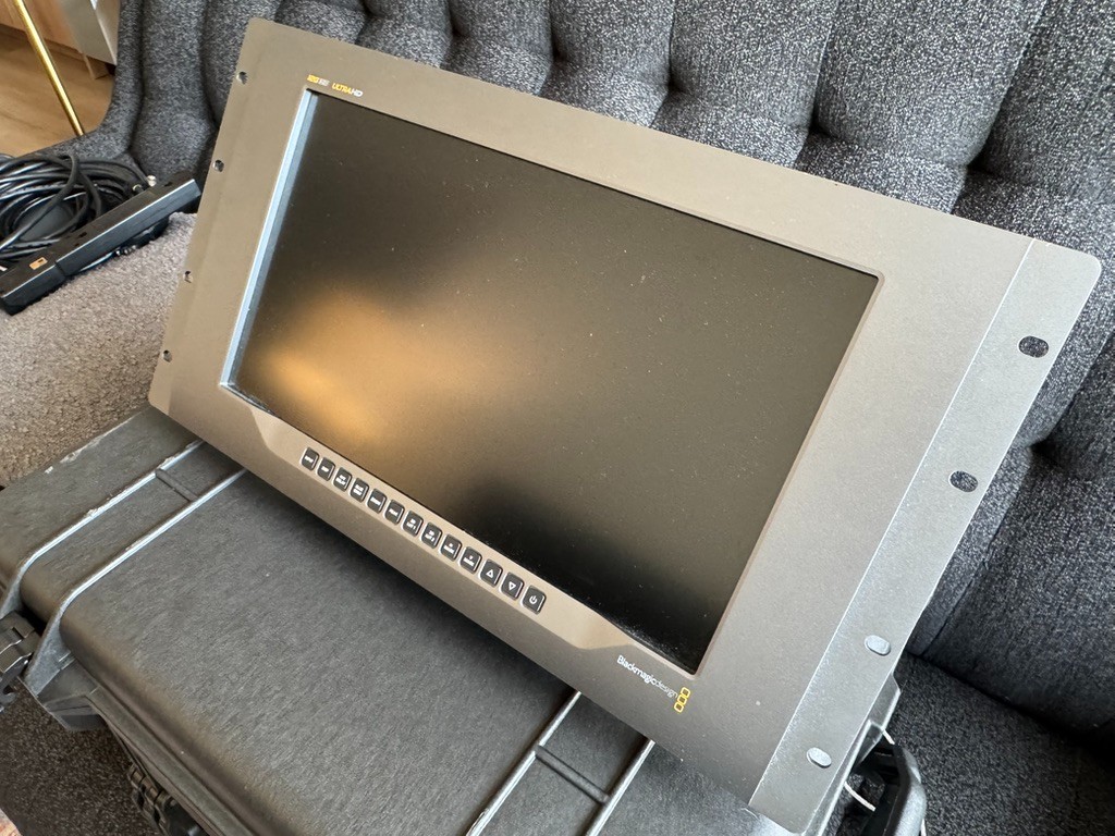 Blackmagic SmartView 4K 2 HDL-SMTV4K12G2 15.6″ 12G-SDI Broadcast Monitor