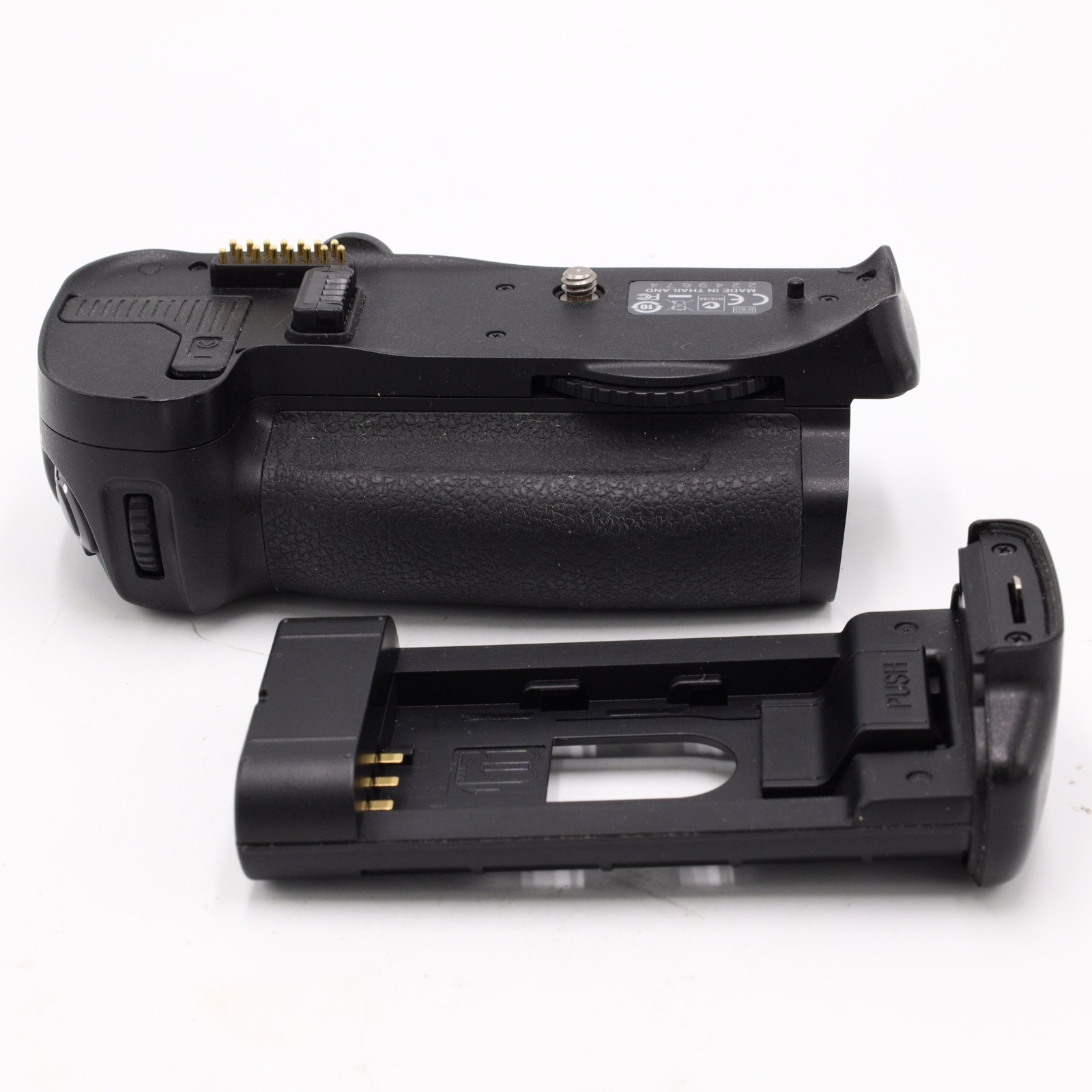 Nikon MB-D10 Multi-Power Battery Grip *USED*