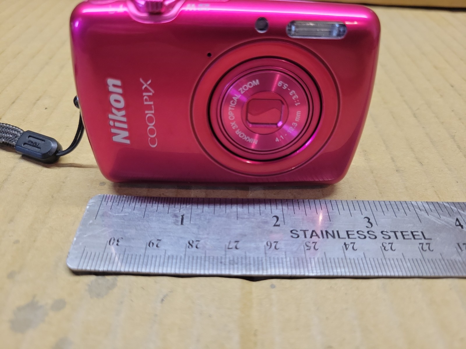 Nikon Coolpix S01 Digital 10.1MP 3x Zoom Digital Camera w charger – Pink B16