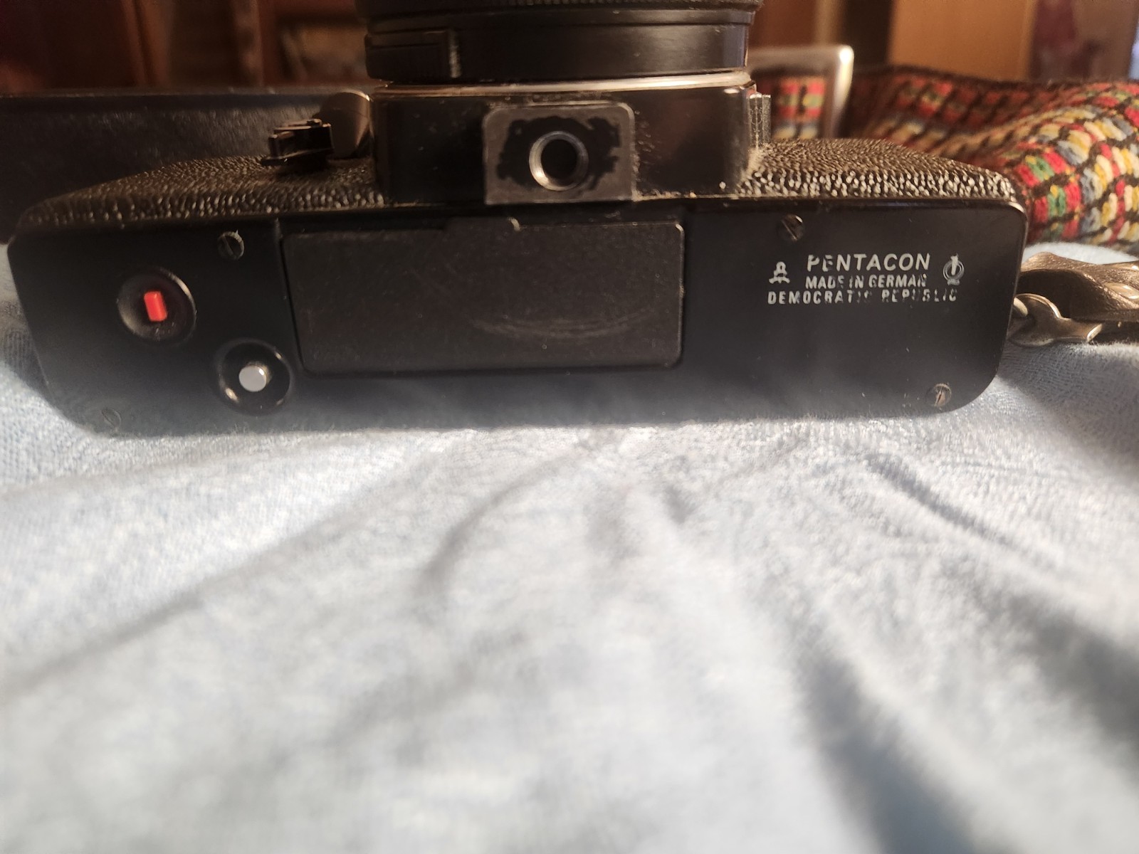 Vintage Praktica EE2 35mm Camera w/ Leather Cover & 2″ Shoulder Strap – Untested