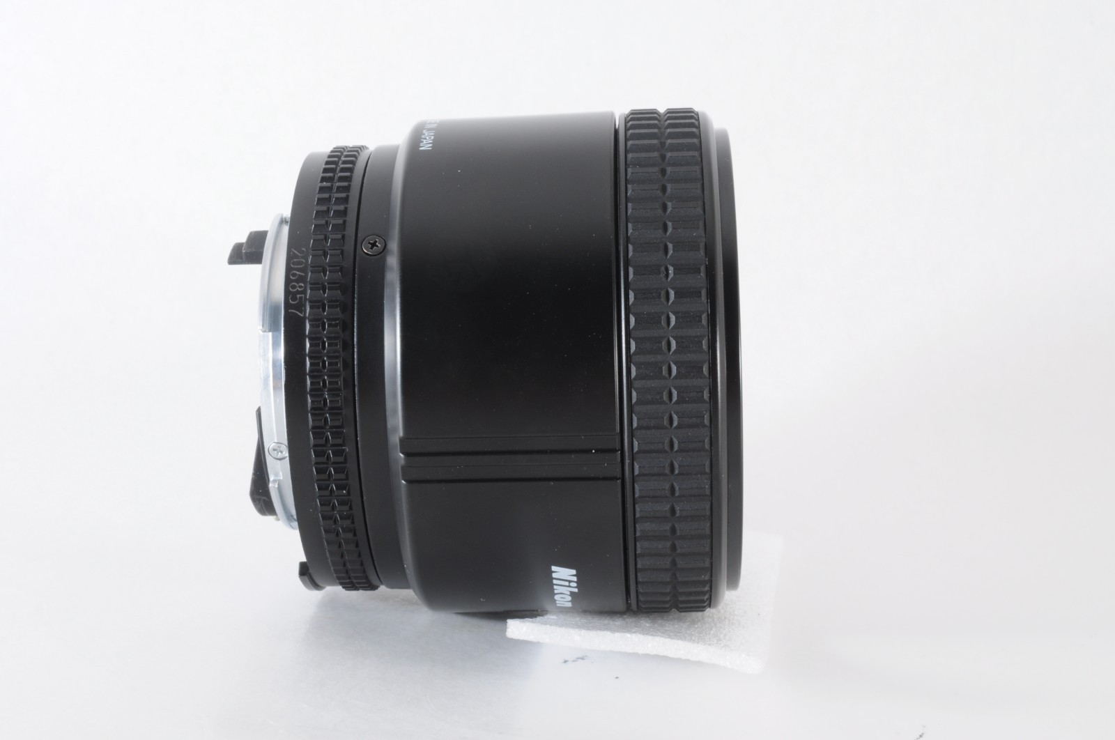 Nikon AI AF Nikkor 85mm F/1.8 Lens [Near MINT] with Front Rear Cap Hood.