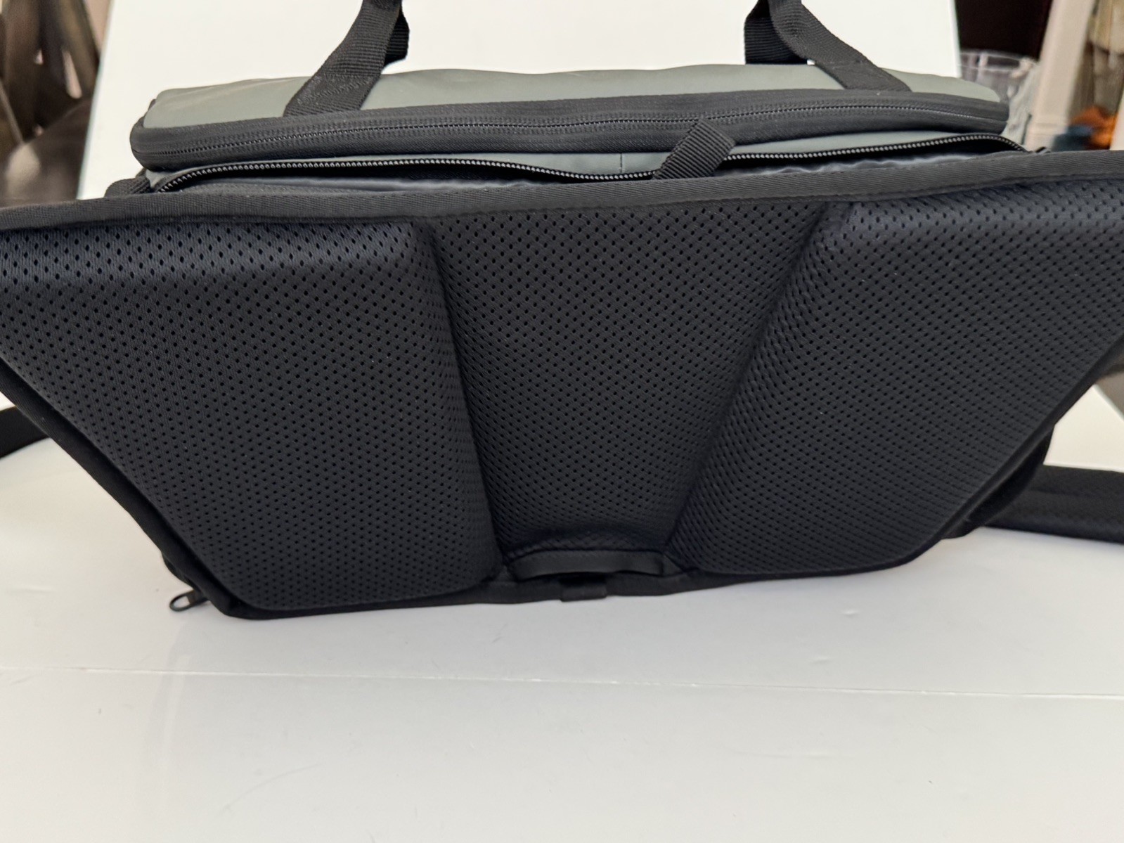 Wandrd Rogue 9 Sling Camera compact Bag Green/Gray NWOT Sling Crossbody