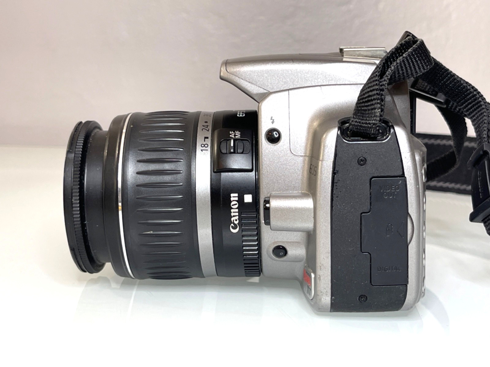 Canon EOS Digital Rebel XT 350D 8MP DSLR Camera w/ EFS 18-55mm Lens