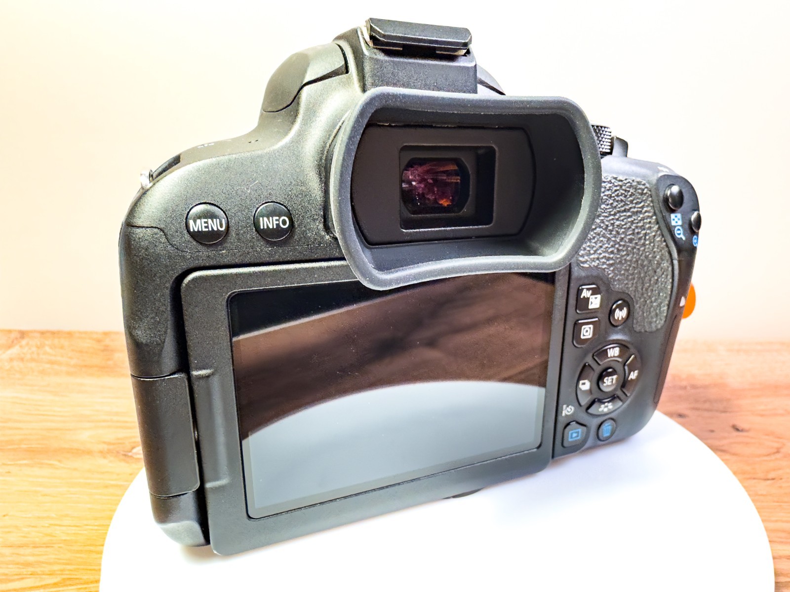 Canon EOS Rebel T7i 800D DSLR Camera w/ MF 85mm f/1.8 Portrait Lens