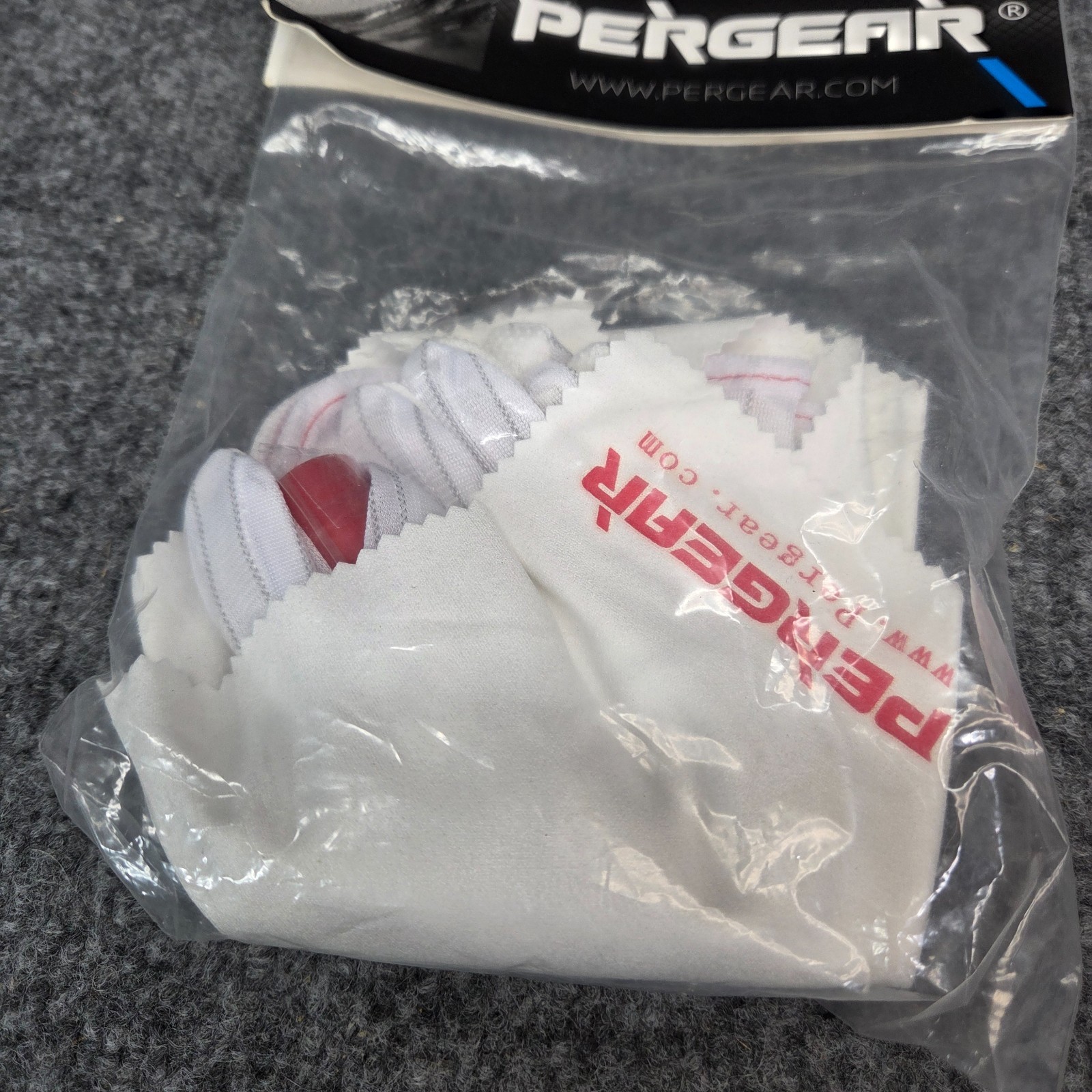 Pergear Cleaning Kit: Micro fiber Lens Cloth, Antistatic Gloves & Cleaning Brush