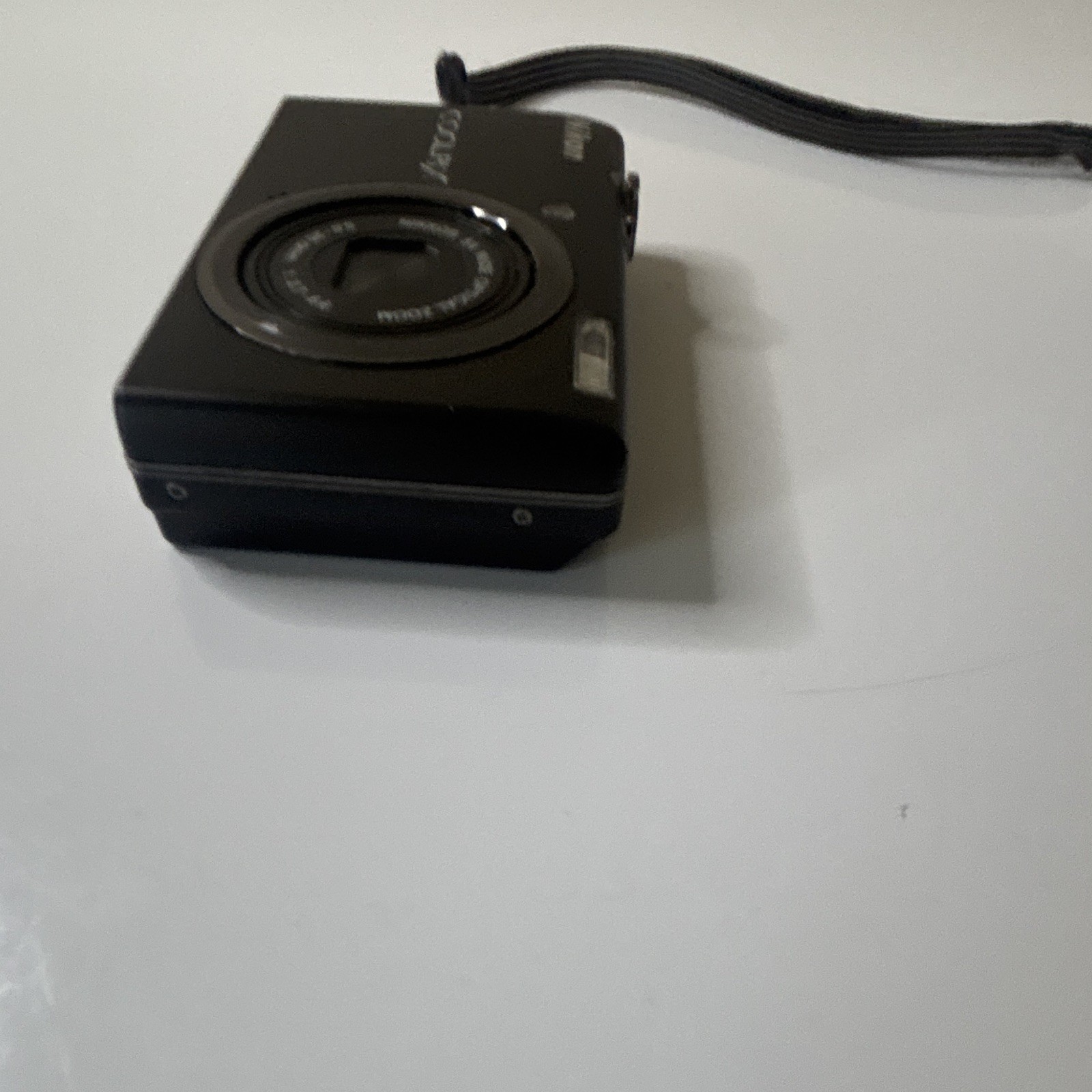 Nikon COOLPIX S570 Compact Digital Camera 5x Zoom Black (untested)