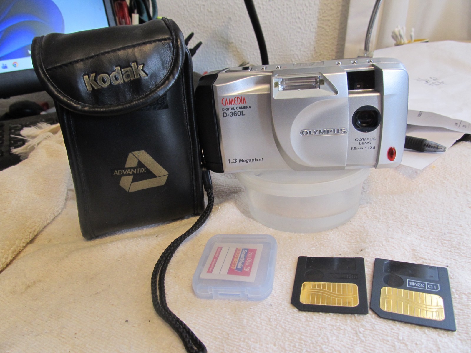 EXCELLENT Olympus Camedia D-360L 1.3 Megapixel With 8 & 32 mb Cards TESTED