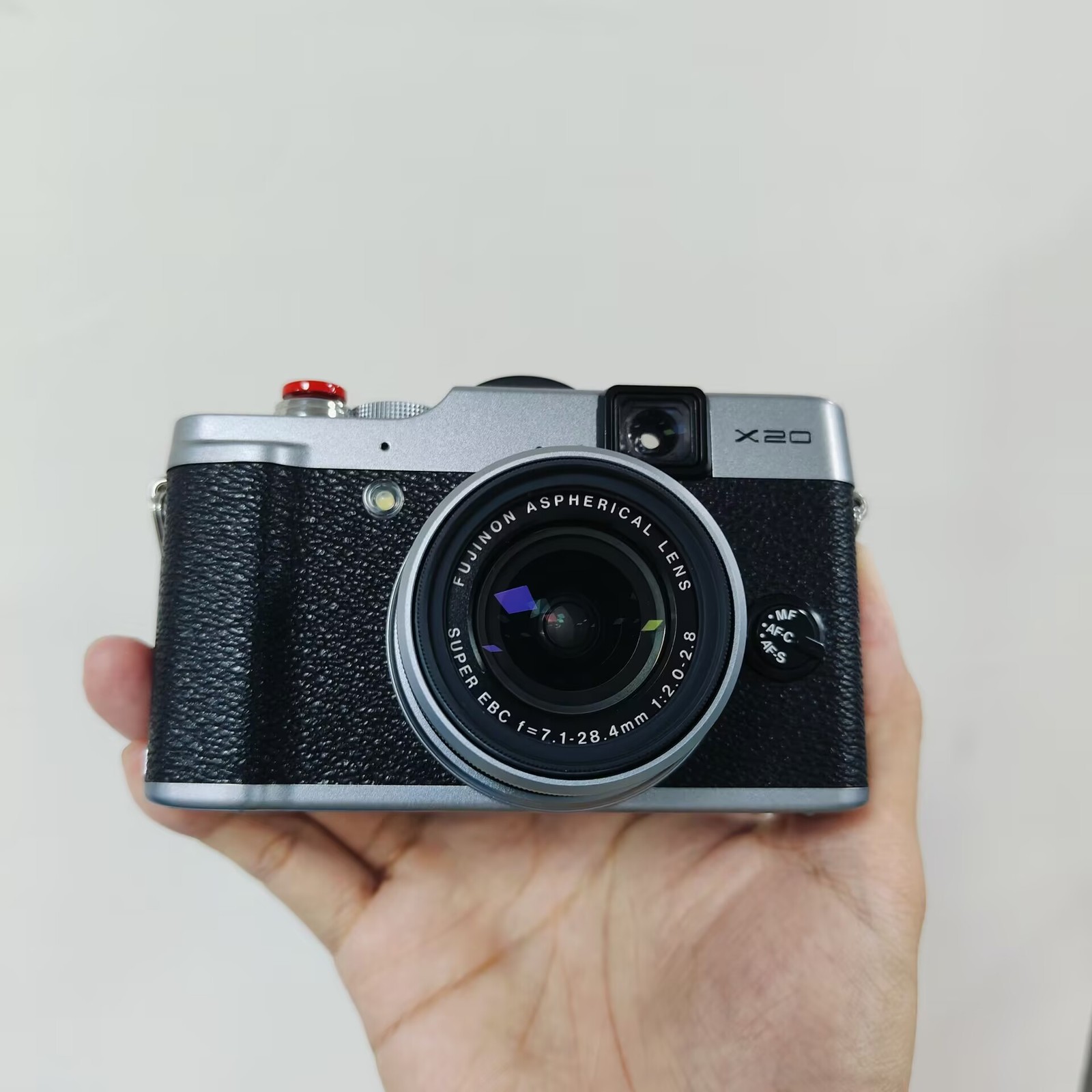 Fuji FUJIFILM X Series X20 12.0MP 4x Optical Zoom Digital Camera F2.0-2.8 Lens