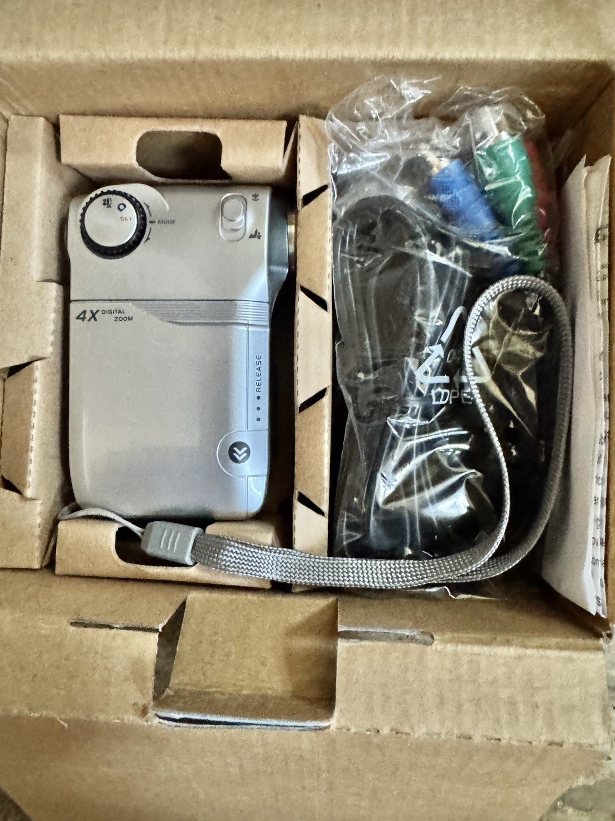 Digital Camera DXG-579V HD Video Camera Silver 8.0 MP , 4x Zoom Open Box