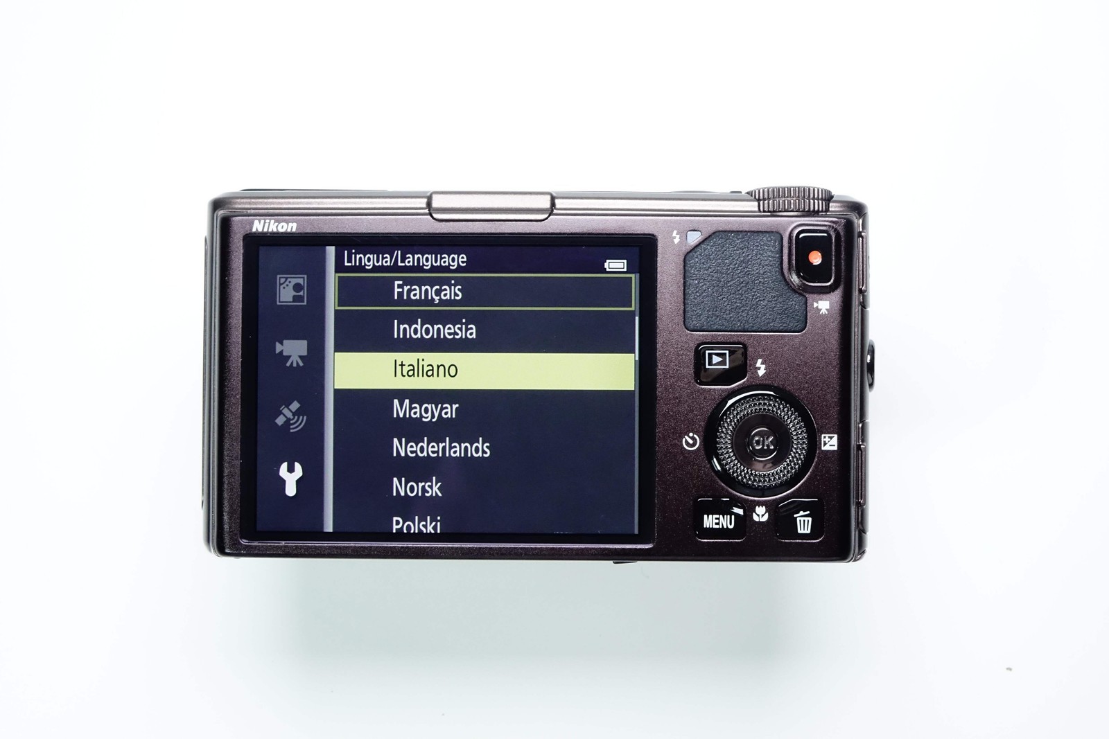 Nikon Coolpix S9500 Brown Compact + Case, 8GB SD – 12 MONTH WARRANTY