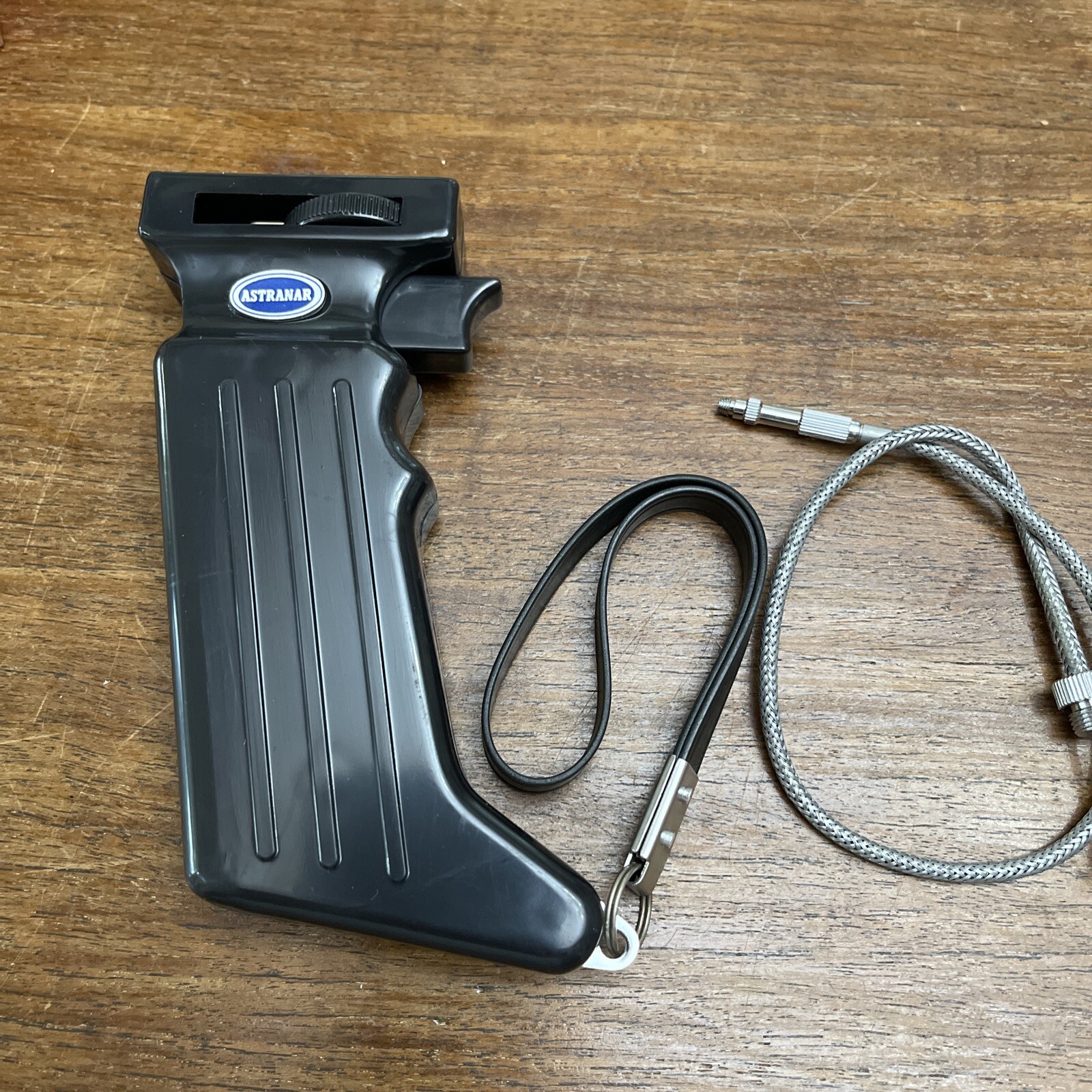 NEW OLD STOCK ASTRANAR CAMERA PISTOL GRIP W/ARMORED FLEXIBLE CABLE RELEASE