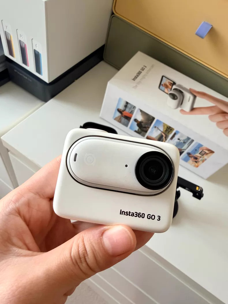 Insta360 GO 3 Action Camera 64GB White Mint Condition Full Set Original Box