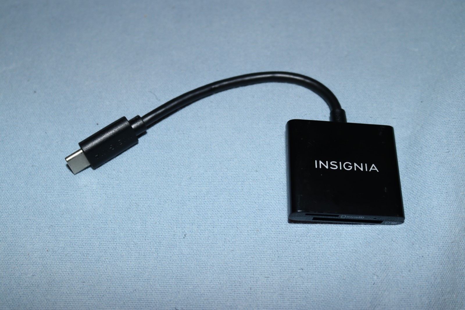 Insignia- USB-C-to-SD/microSD Dual-Slot Card Reader – Black