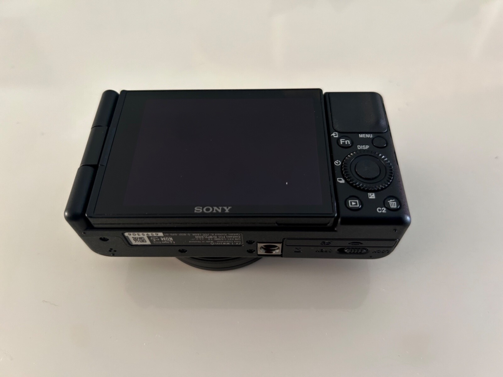 Sony ZV-1F 20.1MP 4K f/2 Vlogging Digital Camera – Black