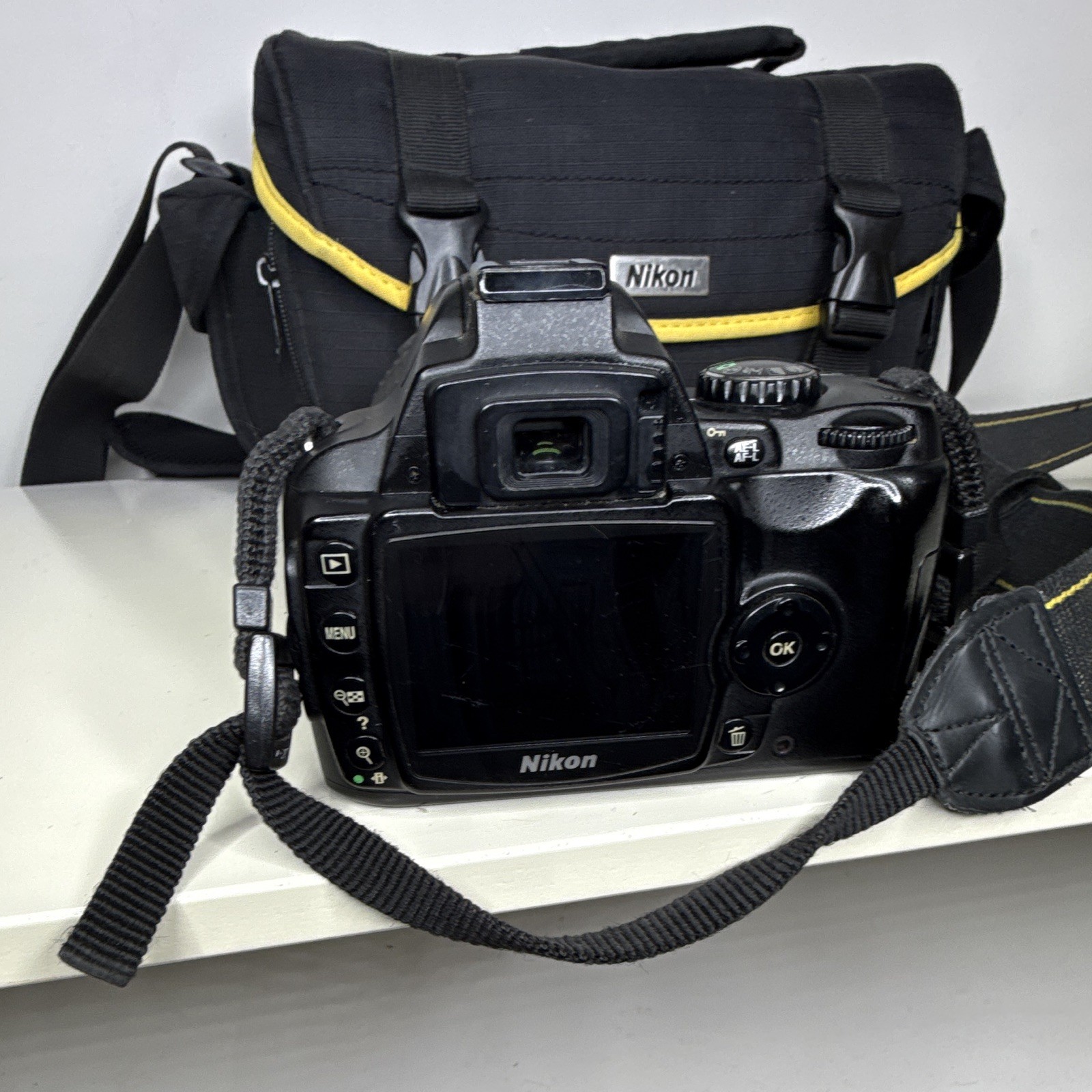 Nikon D40X Digital SLR 10.2MP 3X Zoom 2.5in USB Bag Charger Lens