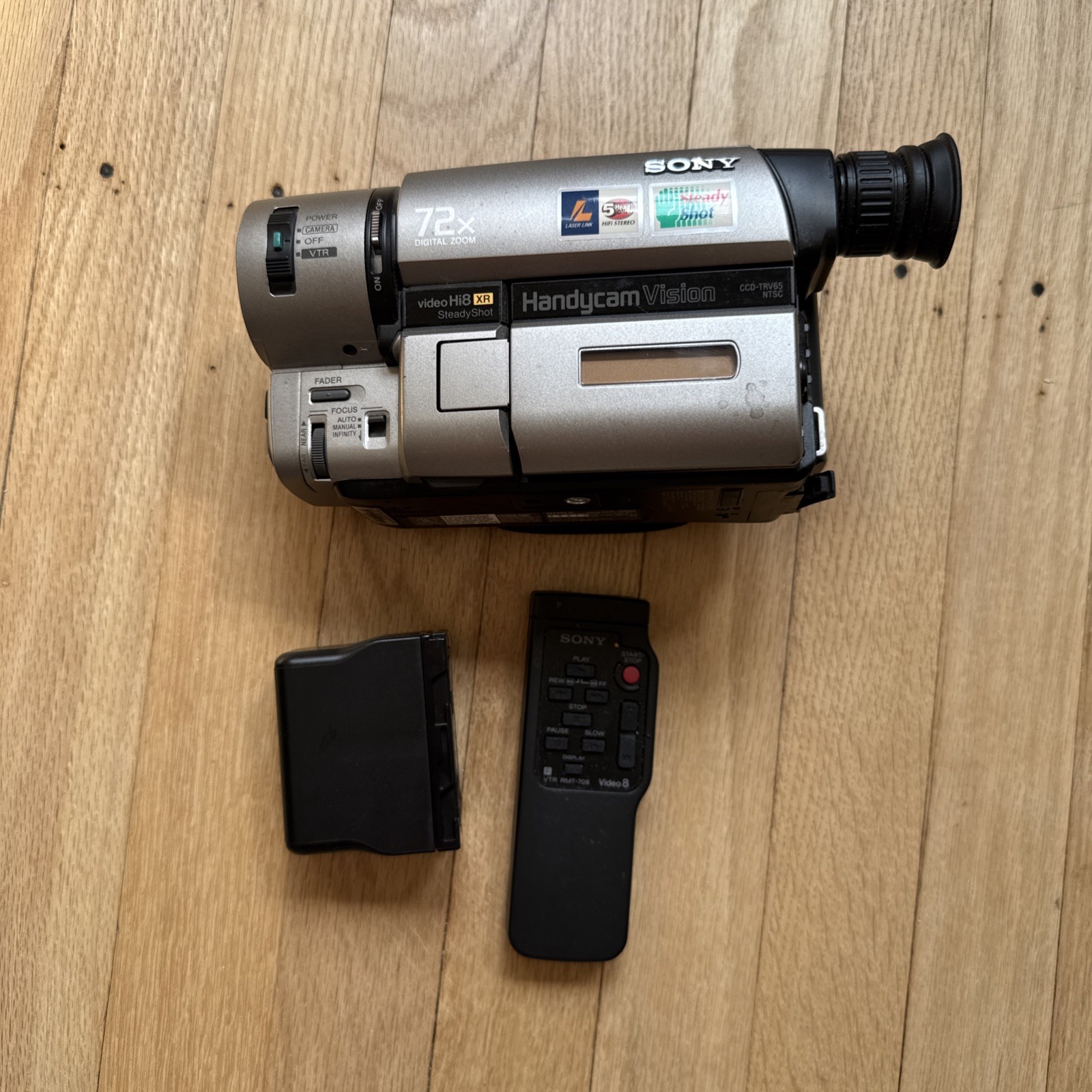 Sony CCD-TRV65 Handycam Vision Video Hi8 XR SteadyShot Camera Camcorder -A