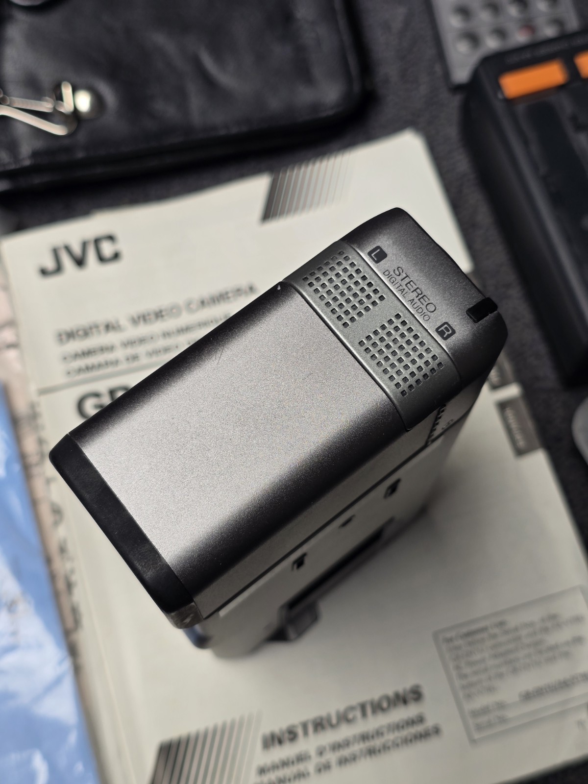 JVC DV1 Mini DV Handheld Camcorder Victor Power Grip Case Manuals Charger NoTest