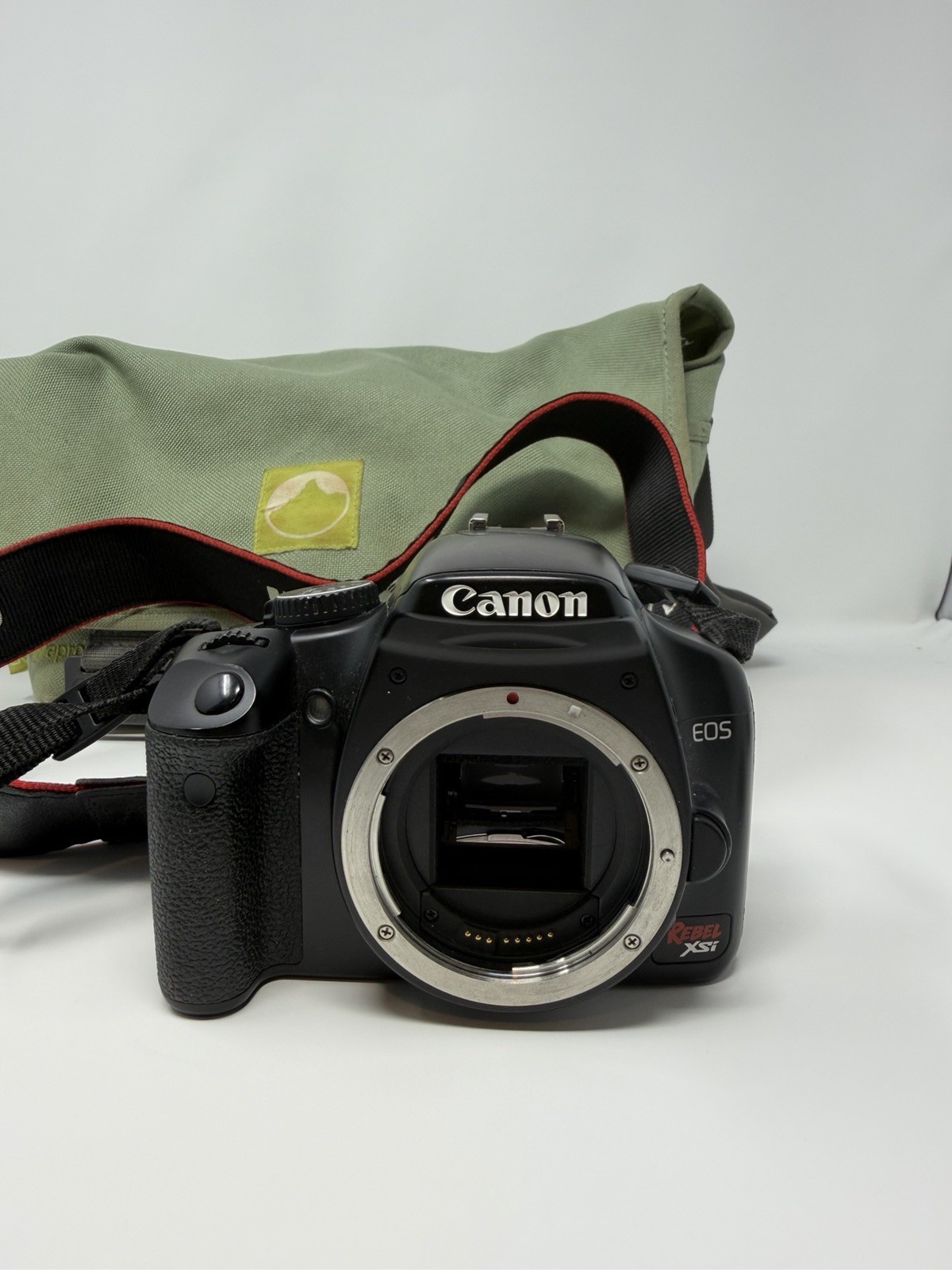 Canon EOS Rebel XSi 12.2MP Digital SLR Camera Body Charger Manual Bag
