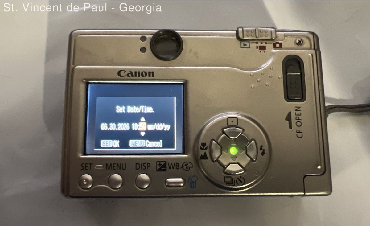 Canon PowerShot Digital ELPH S200 2.0MP Digital Camera W SD Batteries & Chargers