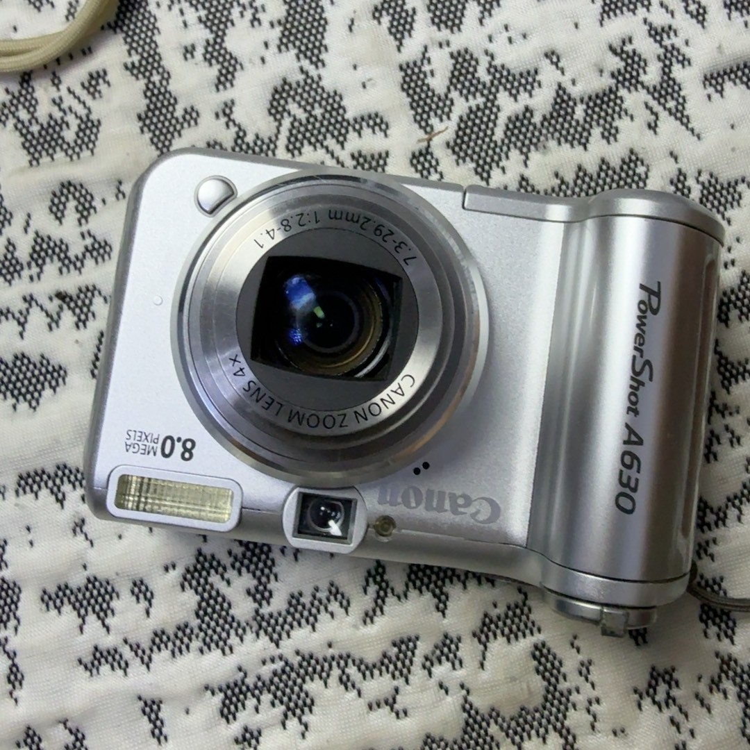 Canon PowerShot A630 Digital Camera 8 MP 4X Optical Zoom Tiltable Screen Silver