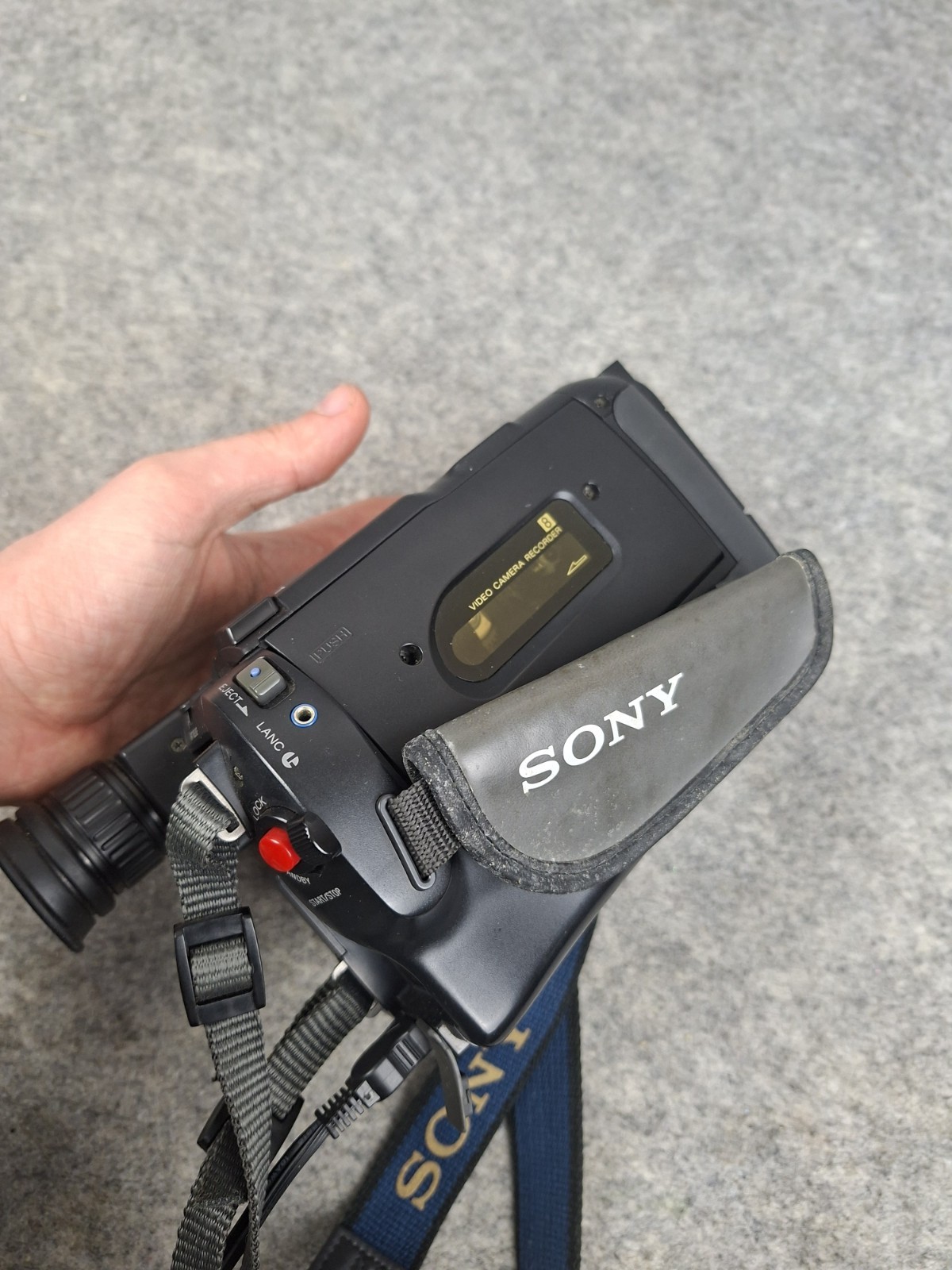 SONY CCD-TR411E Handycam 8mm Video8 with Hi8 Playback Video Camera Camcorder