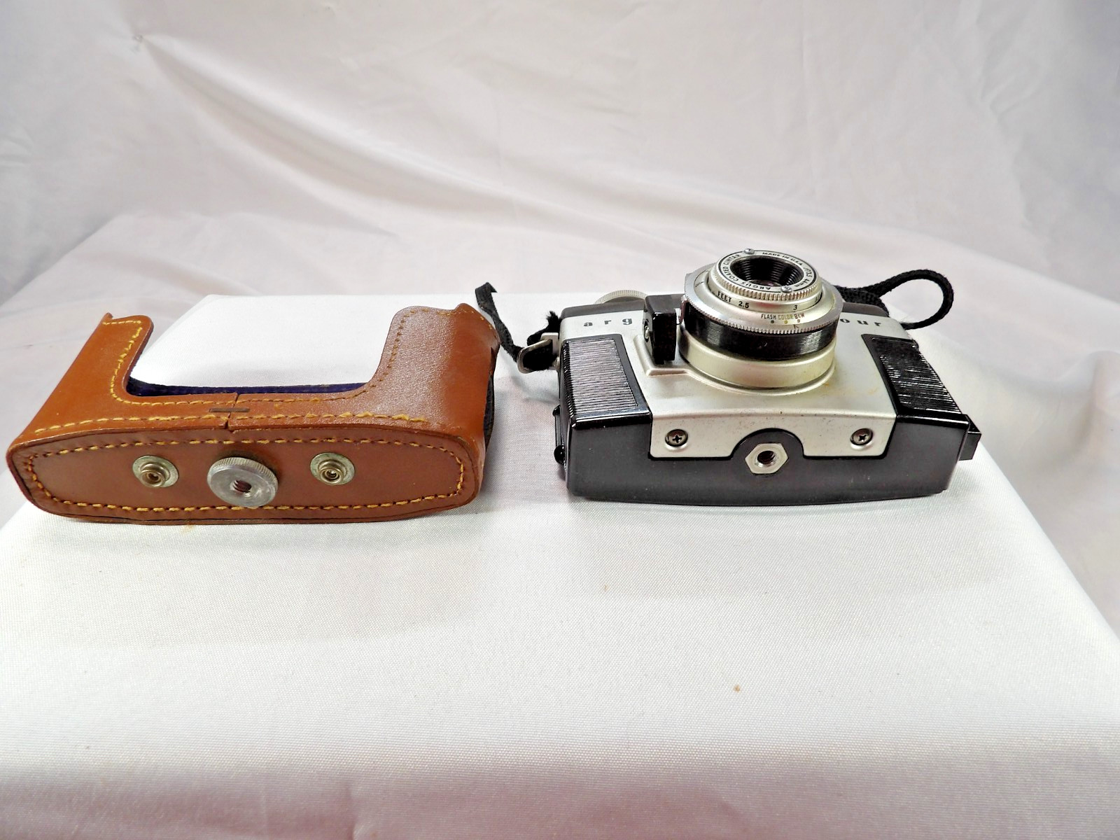 Vintage Argus A-four A4 35mm Camera Cintar Lens f/3.5 44mm Leather Case Issues