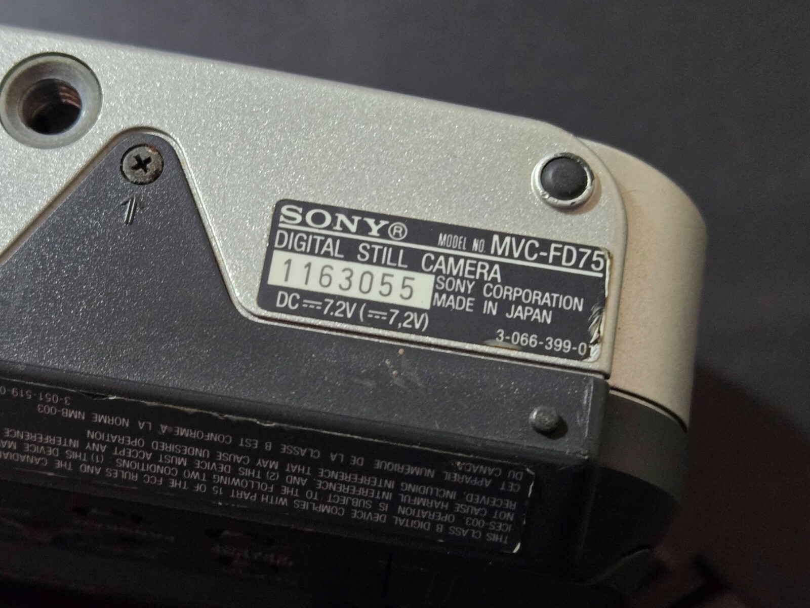 Sony FD Drive 10x Mavica MVC-FD75 Digital Camera Silver