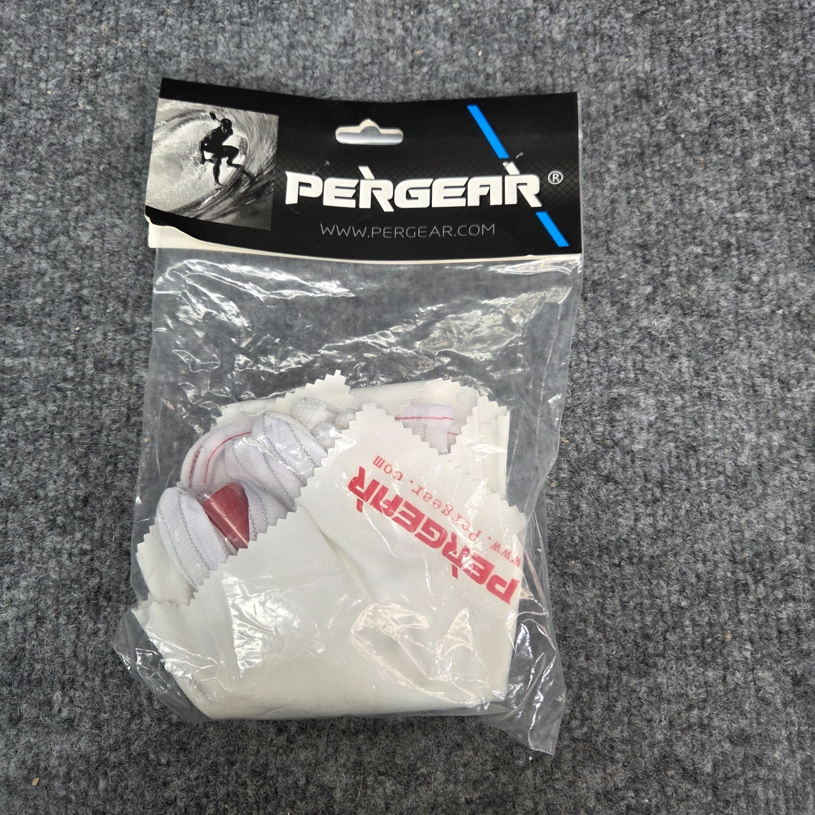 Pergear Cleaning Kit: Micro fiber Lens Cloth, Antistatic Gloves & Cleaning Brush