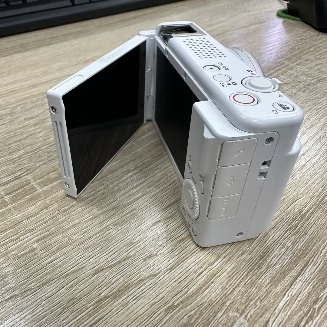 Sony ZV-1F 20.1MP Vlogging Camera – White Mint Condition English