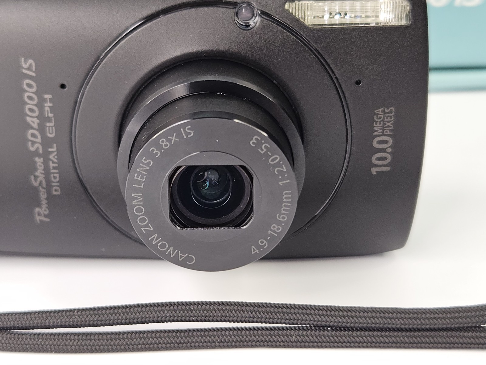 Canon PowerShot SD4000 IS Digital Camera w/Box 32GB SD Card & Case, Cables MINT!