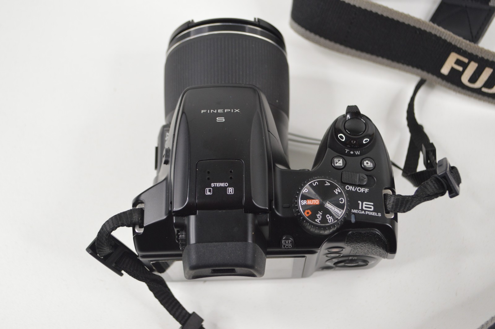 Fujifilm Finepix S8200 16MP f/4.3-172 40X Optical Zoom Lens w/ Bag TESTED WORKS