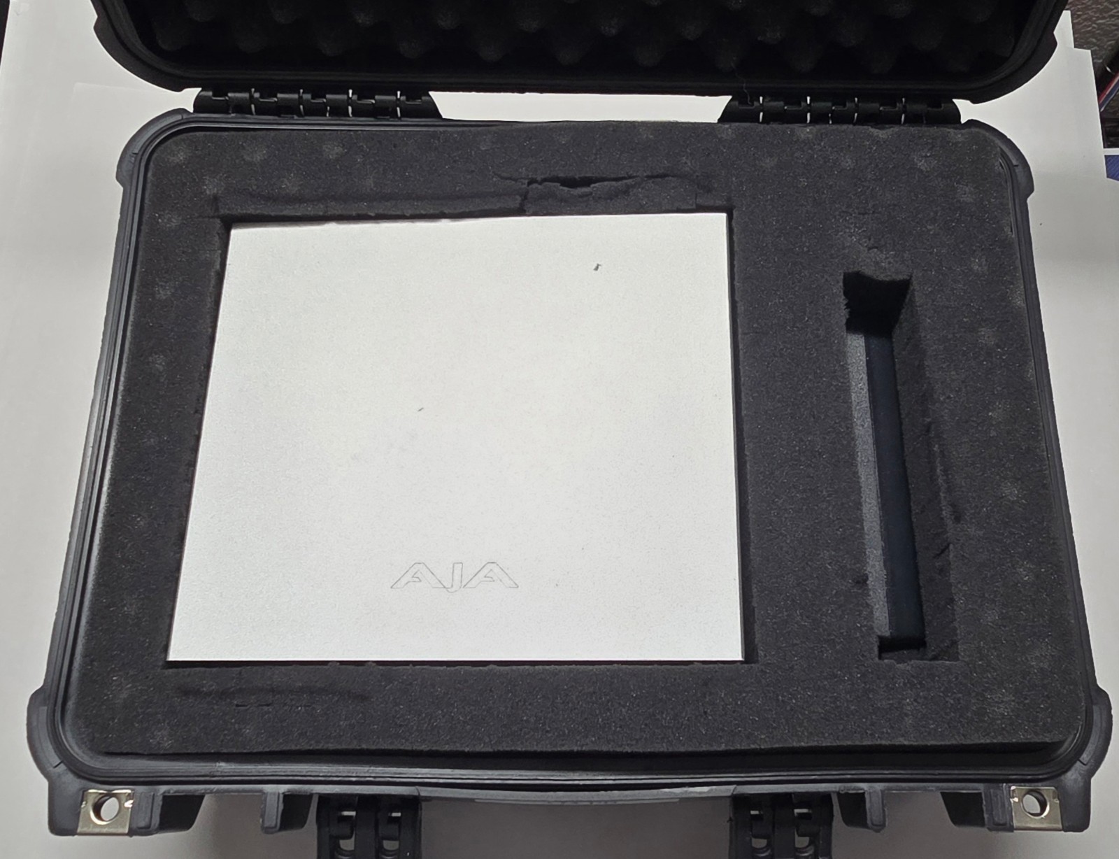 AJA IO 4K PLUS THUNDERBOLT 3 Kit With Box