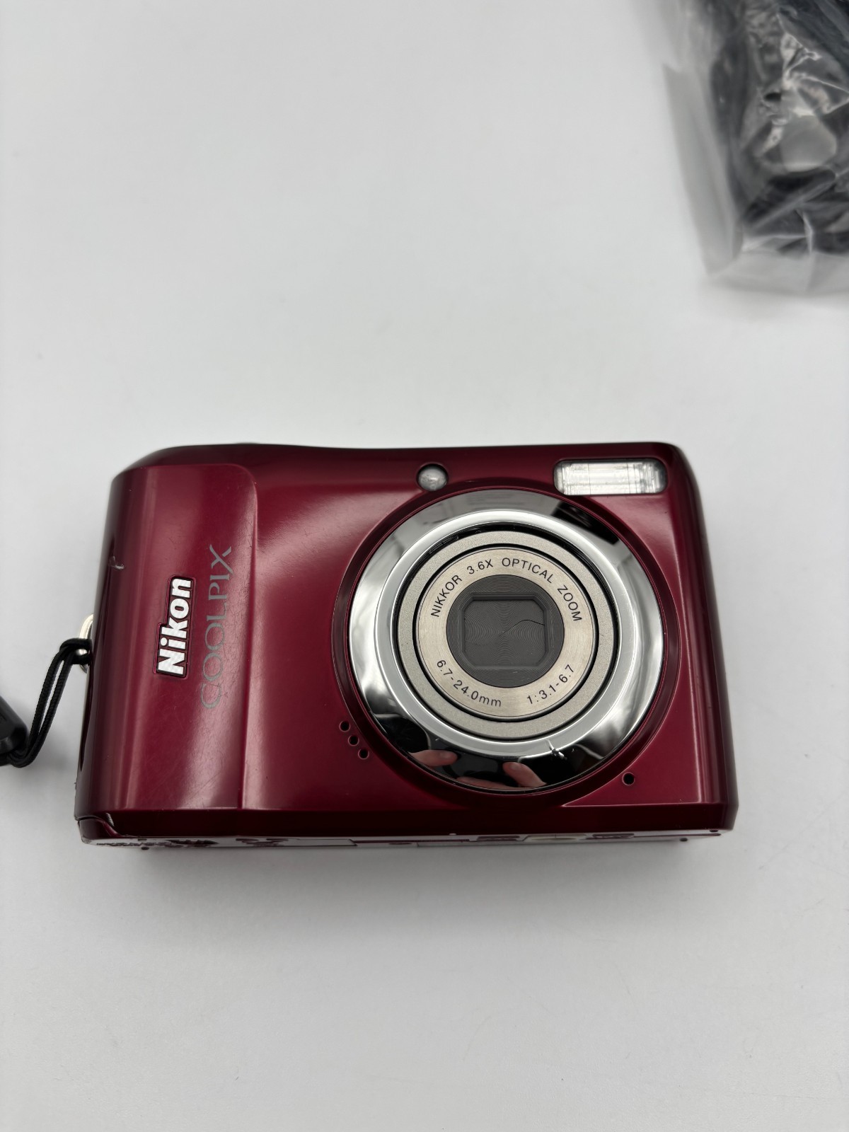Nikon Coolpix L20 10.1MP Compact Digital Camera Red w/3.6x Zoom Bundle Tested