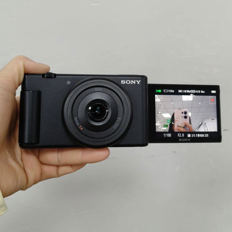 Sony ZV-1F 20.1MP 4K f/2 Vlogging Compact Digital Camera – Black XMAS