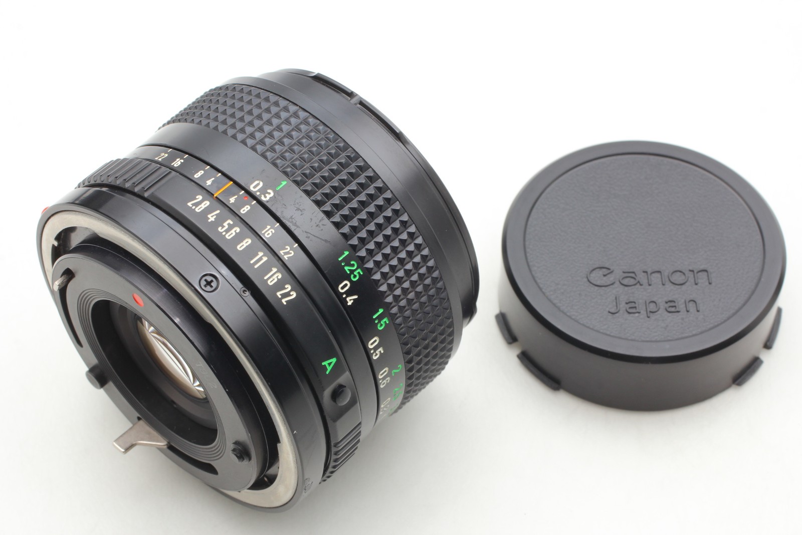 [Near MINT] Canon New FD NFD 28mm F/2.8 MF Wide Angle Lens W/Cap From JAPAN