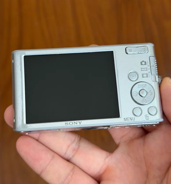 Silver Sony Cyber-Shot DSC-W830 20.1MP 8x Optical Zoom Digital Camera English