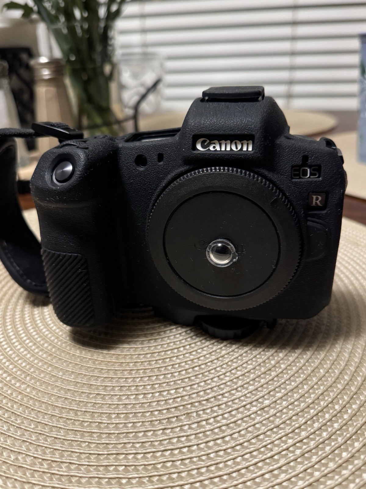 Canon EOS R 30.3MP Mirrorless Camera Body w/ charger!