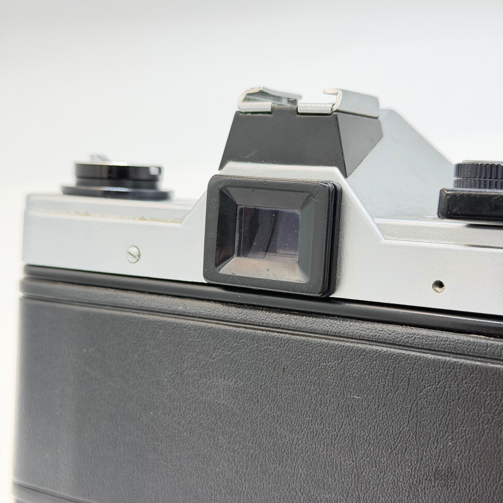 Praktica MTL5 35mm SLR Film Camera with Pentacon Auto 1.8/50 Lens and Filter